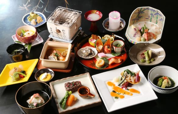 地元の幸をふんだんに使用した日本料理。